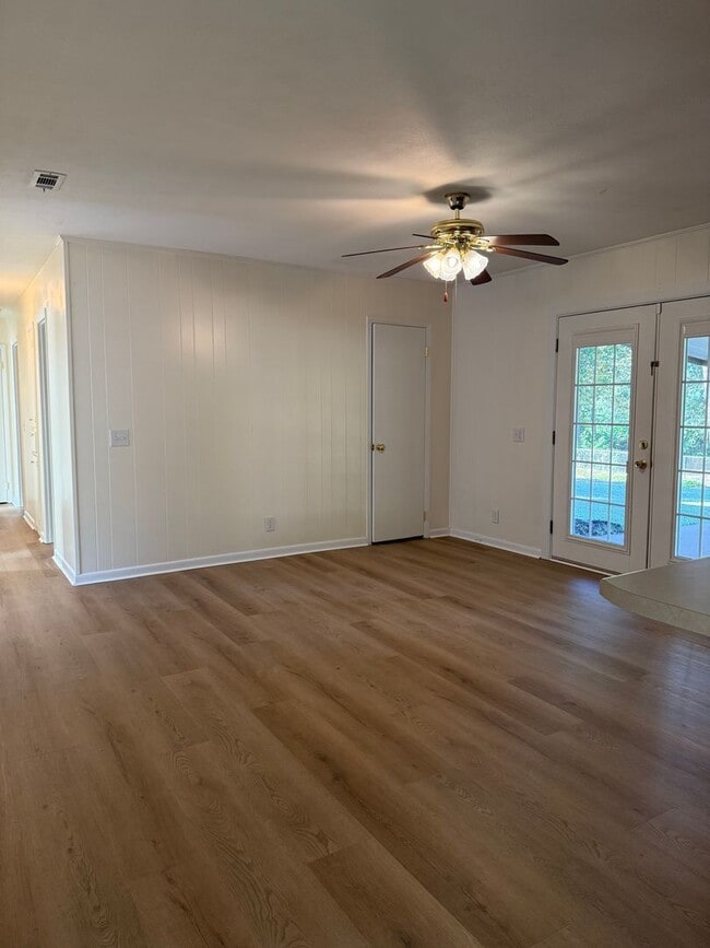 Building Photo - Available NOW-  103 Meadowlark-1/2 Off the first month rent with a 12-month lease