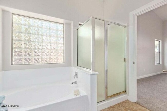 Building Photo - Remodeled 3 Bedroom Beauty!