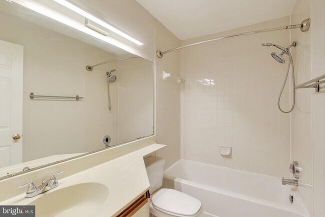 Building Photo - 5801 Inman Park Cir