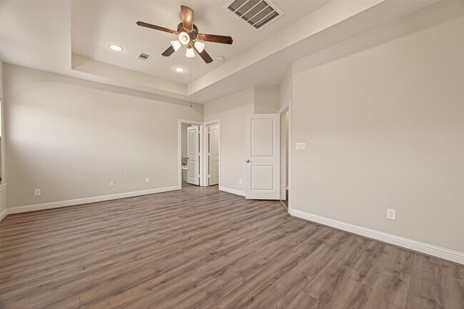 Building Photo - 5211 Eigel St