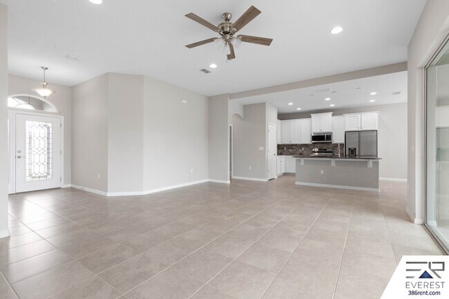 Building Photo - 12 Lysander Ln