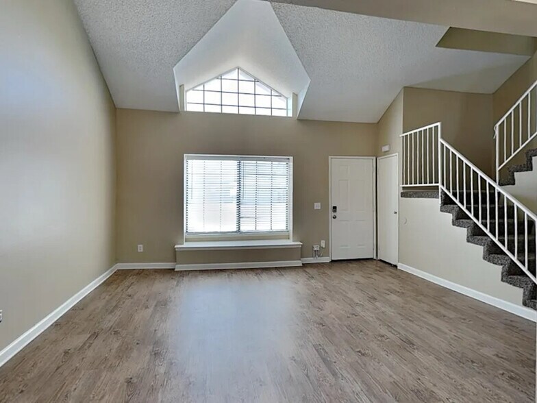 Primary Photo - 7401 Lime Ave