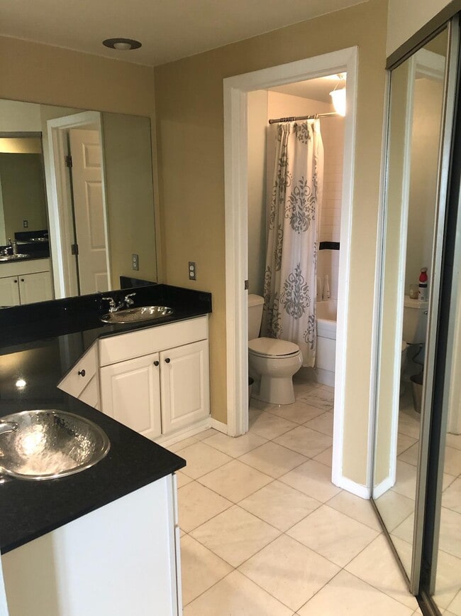 Building Photo - 1002 S Harbour Island Blvd