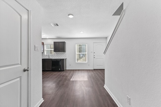 Building Photo - 771 Plum Tree Cir