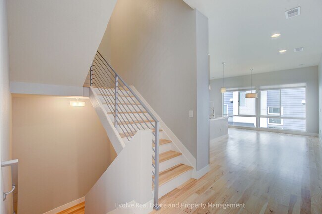Building Photo - Evolve Real Estate: Gorgeous Townhome Near Sloan's Lake AVAILABLE JUNE 1ST!