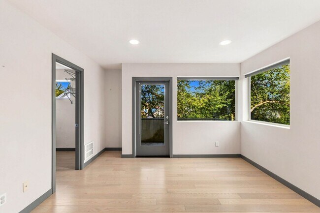Building Photo - 1540 Sturgus Ave S
