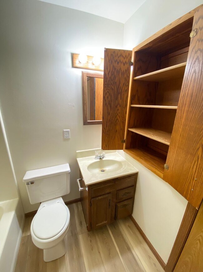 Building Photo - 1785/1787 Alexandra Court