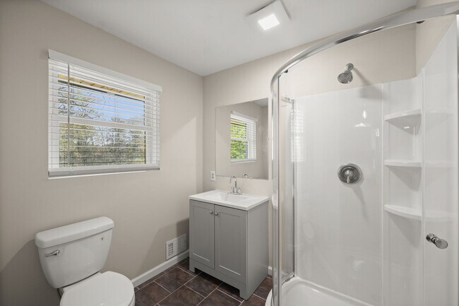 Building Photo - 3 Bedroom Lake Home In Gainesville!