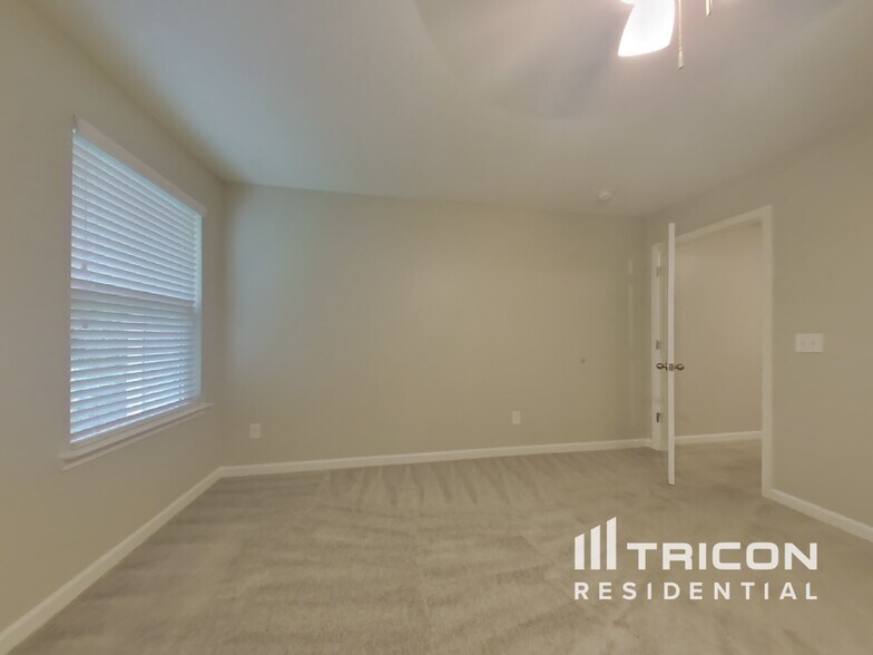 Building Photo - 121 Hickory Sta Ln