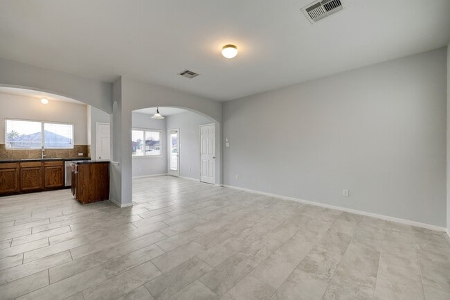 Building Photo - 6302 Provident Green Dr