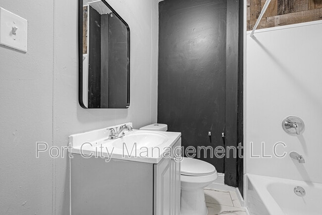 Building Photo - 2813 Presbury St