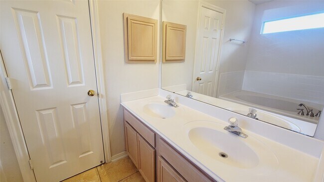 Building Photo - 20934 Carmel Valley Dr