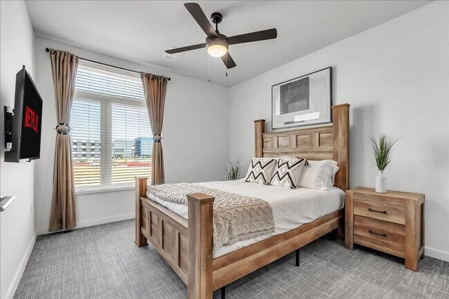 Building Photo - 5100 W Park Ave