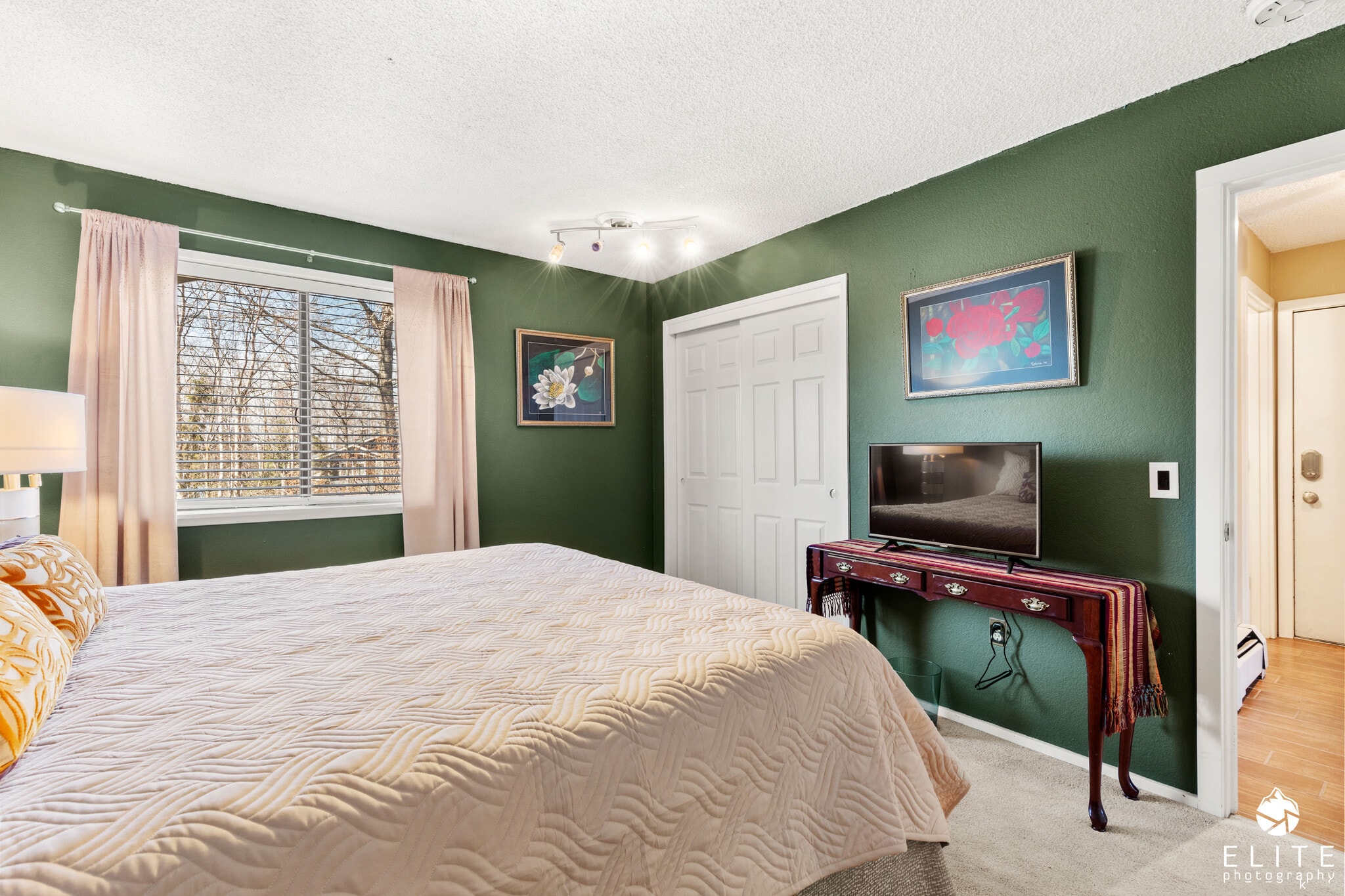 Building Photo - 3011 Lois Dr