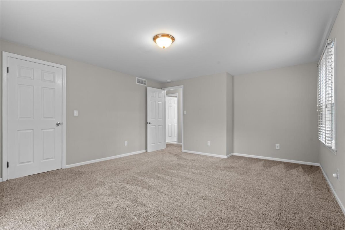 Building Photo - 5476 Van Ness Dr