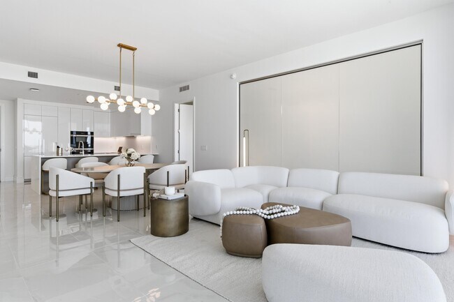 Building Photo - 220 Lake Shore Dr