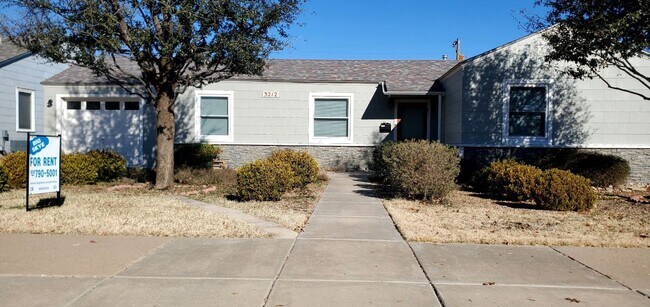 Building Photo - Immaculate renovated Mid Century with all ...