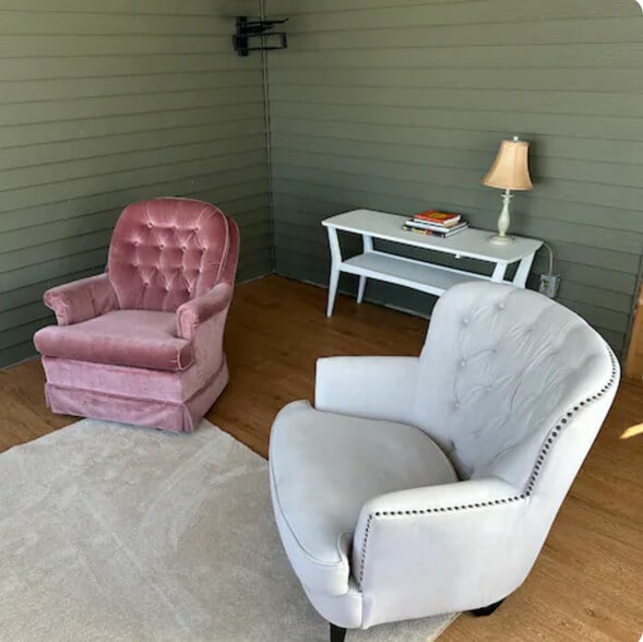 Back porch (only 2/3 season area) - 205 George St W