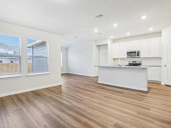 Building Photo - 225 Little Grn Trl