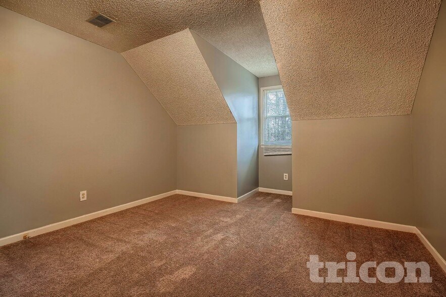 Building Photo - 150 Tanglewood Dr
