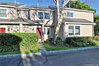 Building Photo - 5 Glen St