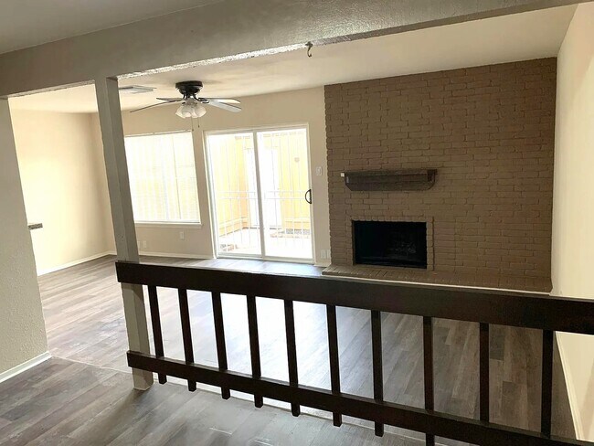 Building Photo - 12121 Bob White Dr