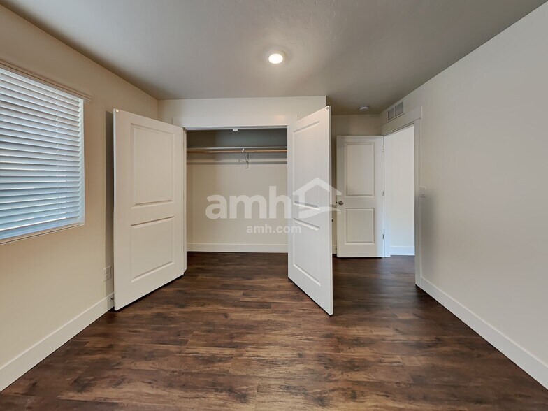 Building Photo - 9433 Clancey St