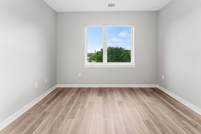 Building Photo - 475 Communipaw Ave