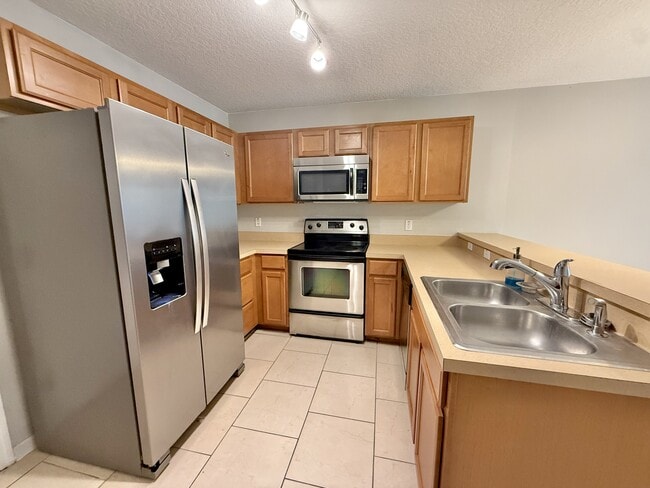 Building Photo - 609 Cresting Oak Cir