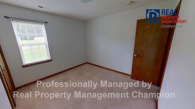 Building Photo - Charming home on Quiet Cul-de-Sac with Ful...