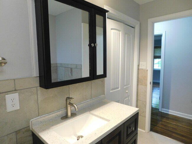 Building Photo - 13940 Ramblewood Dr
