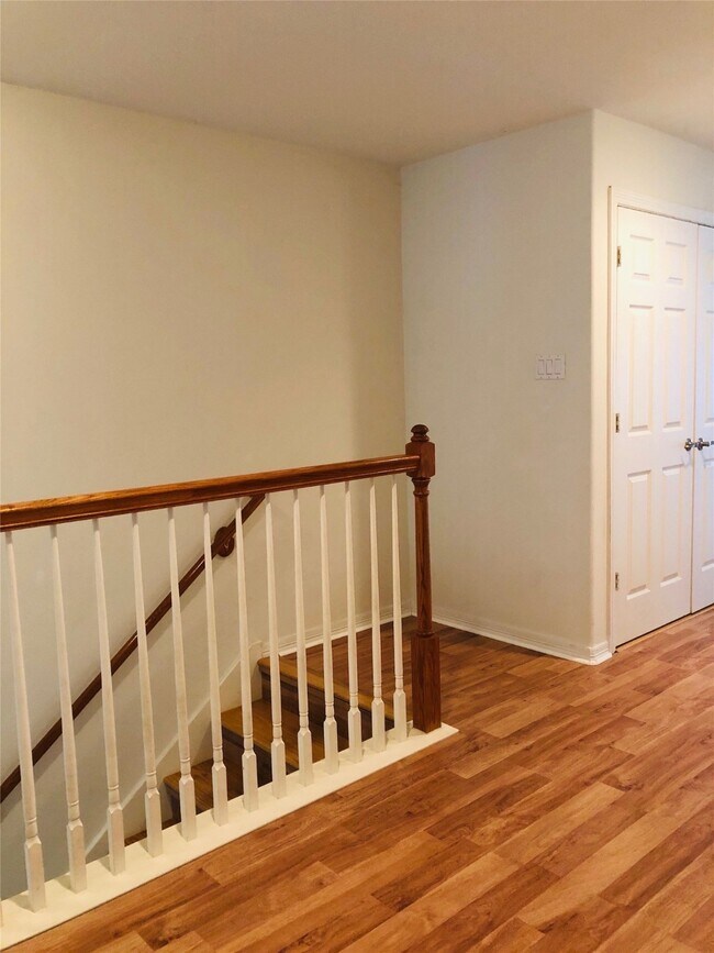 Building Photo - 2865 Westhollow Dr