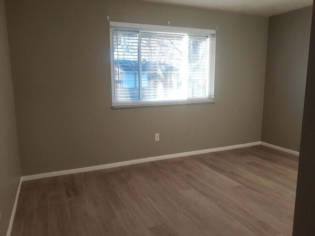 Bedroom 3 - 140 Redbud Dr