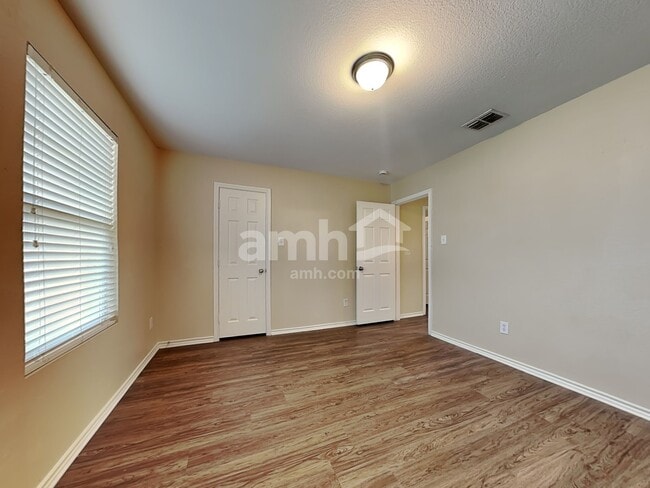 Building Photo - 106 Robin Ln