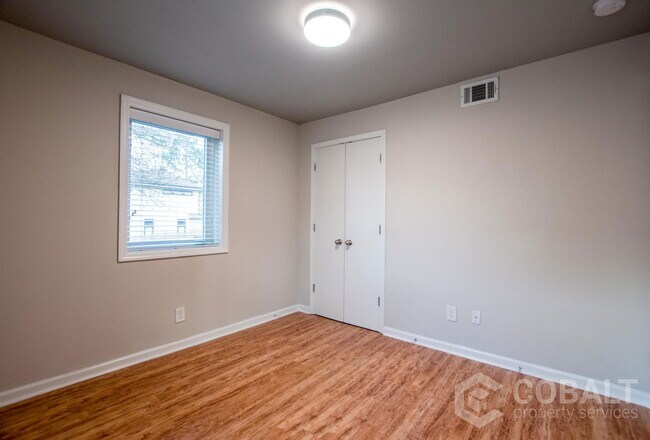Building Photo - 271 Glen Iris Dr NE