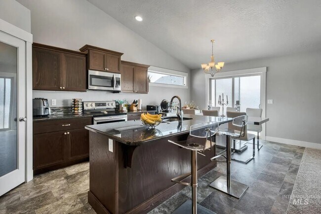 Building Photo - 1025 SW Bonnie St