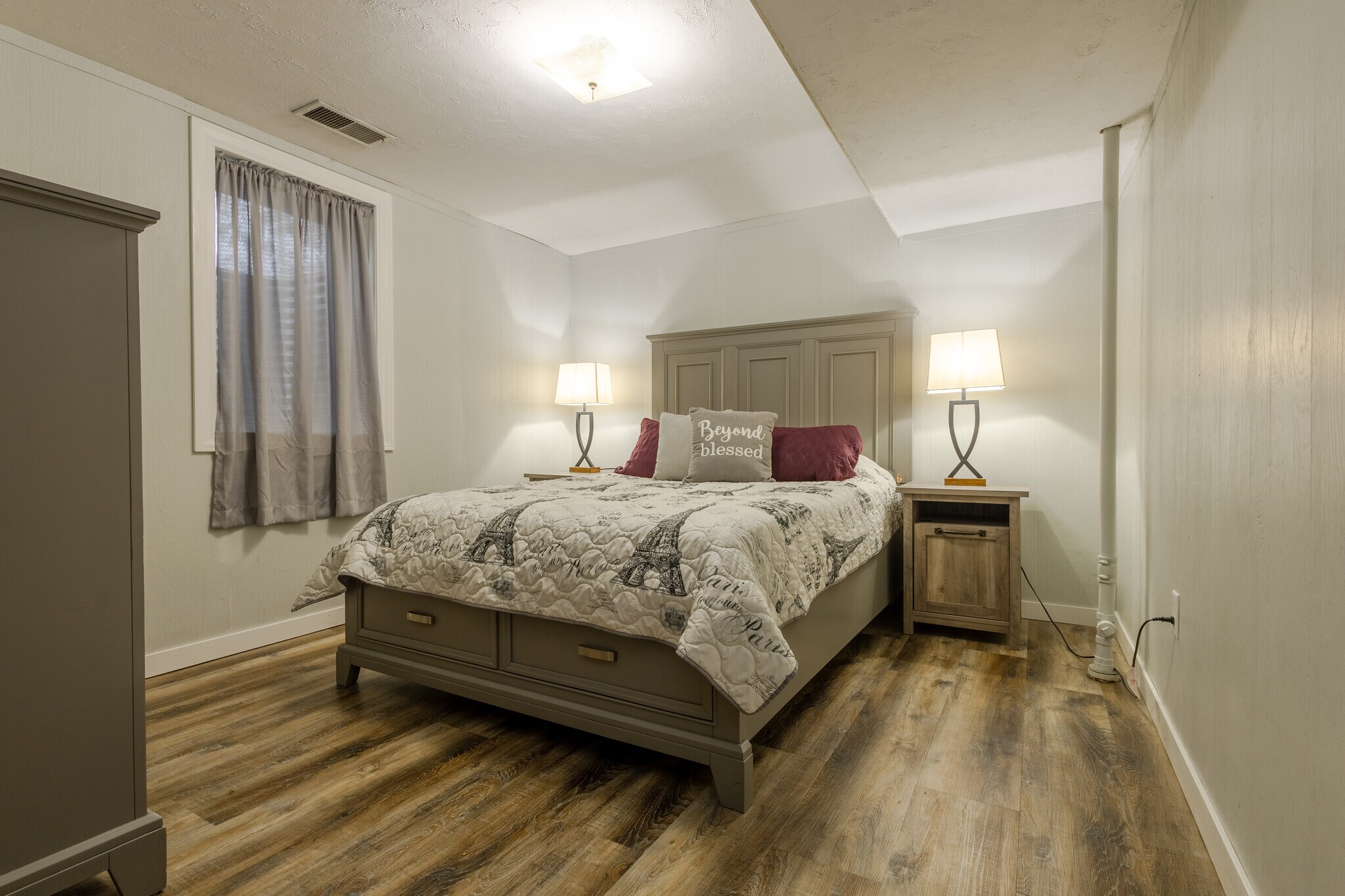 Building Photo - 6806 Sunset Strip NW