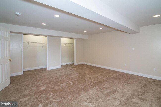 Building Photo - 3018 Desert Palm Ct