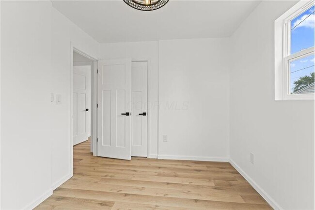 Building Photo - 2420 Woodman Dr