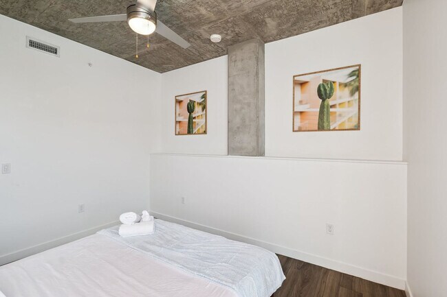 Building Photo - 222 E Jefferson St