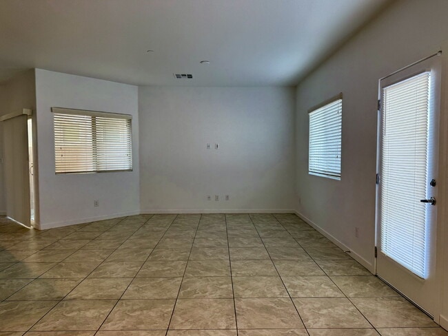 Building Photo - 4 BED, 2.5 BATH, 2 CAR-GARAGE, TWO-STORY, SINGLE FAMILY HOME FOR