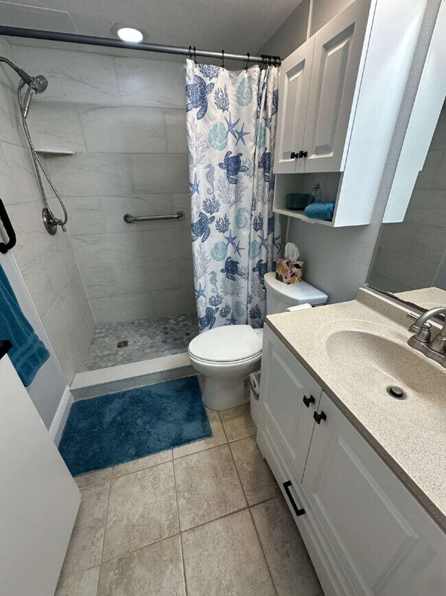 Building Photo - DIRECT RIVER CONDO