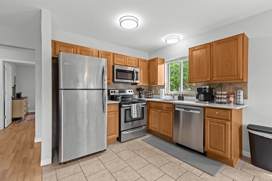 Building Photo - 18530 E 14 Mile Rd