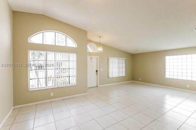 Building Photo - 10841 SW 14th Ct