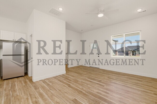 Building Photo - 613 Elmwood St