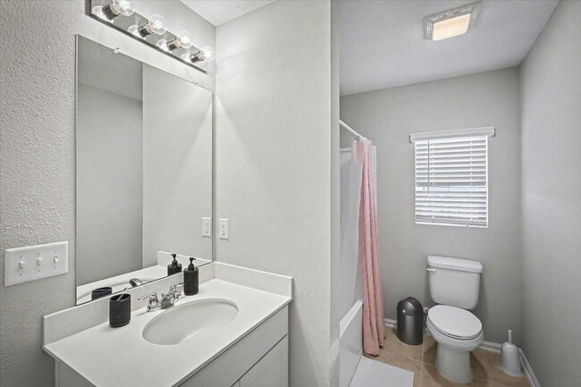 Building Photo - Beautiful Open Layout 4 Bed, 3 Full Bath | A True Masterpiece Backing to a Peaceful Pond with Mod...