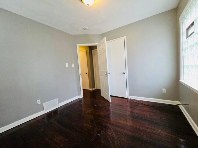 Building Photo - 20243 Westphalia St