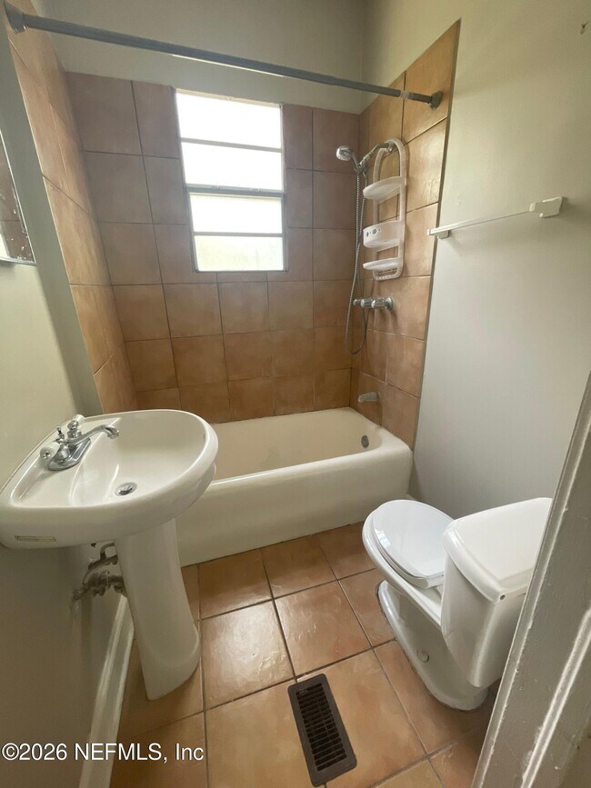 Building Photo - 2752 Herschel St