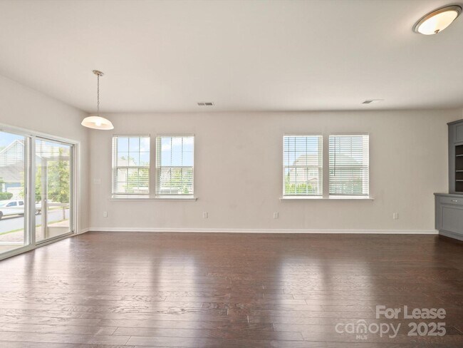 Building Photo - 1067 Winnett Dr