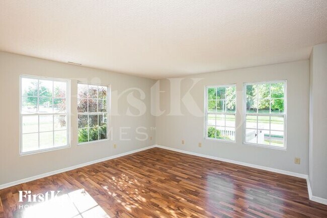 Building Photo - 15358 Border Dr